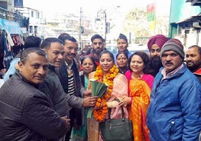 मसूरी: भाजपा महिला मोर्चा की प्रदेश महासचिव गीता रावत का मसूरी पहुंचने पर जोरदार स्वागत किया गया.