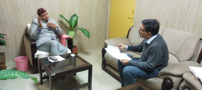 शहरी विकास मंत्री डॉ प्रेमचंद अग्रवाल ने अधिकारियों को निर्देशित करते हुए कहा कि निकाय क्षेत्रो में रैन बसेरे के पर्याप्त इंतजाम किए जाए।