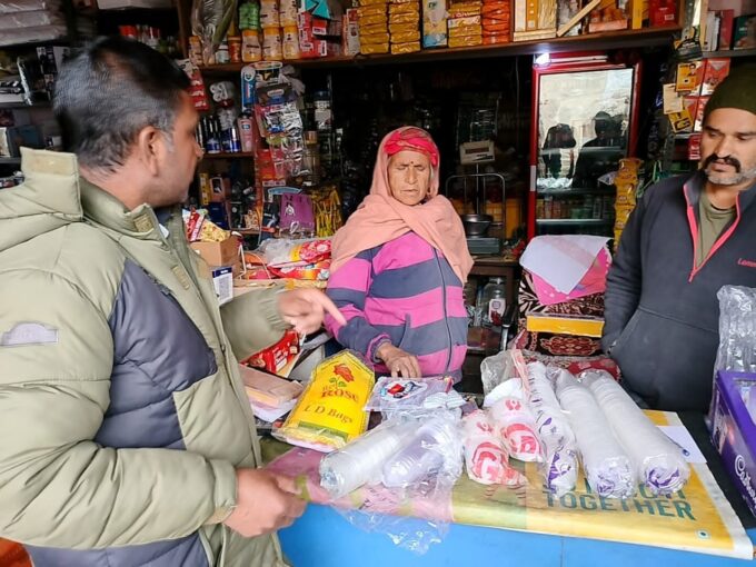 औली में नगर पालिका ने चलाया सफाई अभियान, काटे चालान
