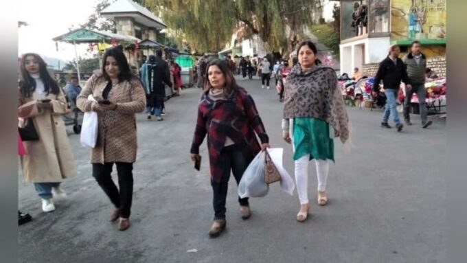 New Year 2023: उत्तराखंड में पर्यटन स्थलों पर होटल फुल, पर्यटकों की सुरक्षा के लिए गाइडलाइंस जारी