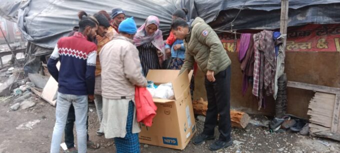 हिमपात एवं पाला प्रभावित क्षेत्रों में चिन्हित मार्गों पर मानव संसाधन, जेसीबी चूना नमक आदि की व्यवस्था करने के निर्देश जिलाधिकारी सोनिका ने दिये