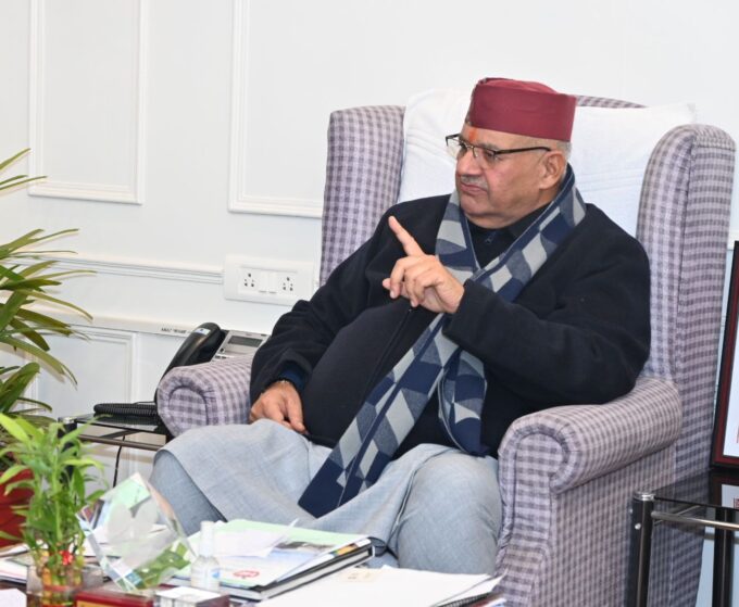 मसूरी विधानसभा क्षेत्र में सड़कों से संबंधित पीडब्ल्यूडी अधिकारियों के साथ कैबिनेट मंत्री गणेश जोशी ने समीक्षा बैठक की, निर्देश दिये