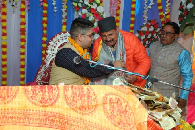 श्रीमद्भागवत कथा महापुराण साप्ताहिक ज्ञान यज्ञ के प्रथम दिवस के अवसर पर डोईवाला विधायक बृजभूषण गैरोला की गरिमामयी उपस्थिति रही