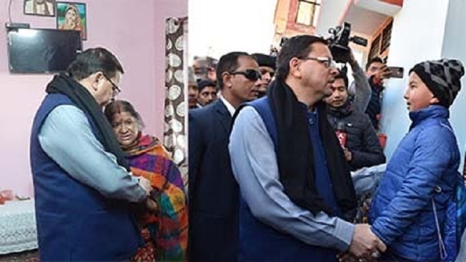 जोशीमठ भूधसाव क्षेत्र के प्रभावित लोगों से मिलकर मुख्यमंत्री भी हुए भावुक, हर संभव मदद का आश्वासन दिया