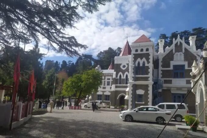 उत्तराखंड हाईकोर्ट ने 5 एकड़ जमीन के मामले में सरकार को रोडवेज की जमीन के कमर्शियल उपयोग को लेकर ठोस प्रस्ताव पेश करने का निर्देश दिया