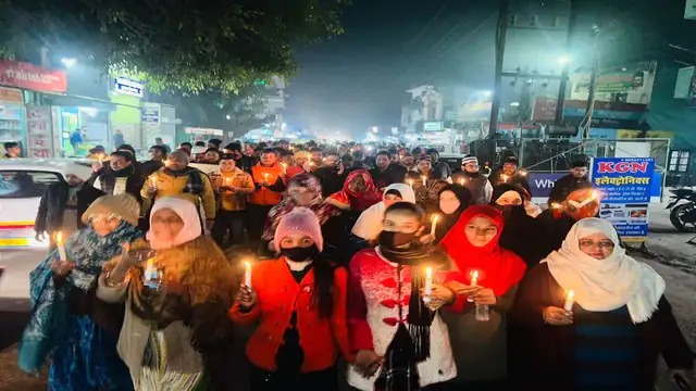हल्द्वानी : जोशीमठ के पीड़ितों के लिए कैंडल मार्च निकाला गया