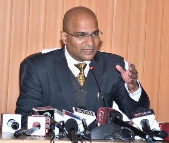 जोशीमठ डूब रहा: आपदा प्रबंधन सचिव डॉ. रंजीत कुमार सिन्हा बोले- जोशीमठ कहीं नहीं जा रहा है, वहीं रहेगा. सरकार इसके उपाय के लिए प्रतिबद्ध है और कोई कसर नहीं छोड़ी जाएगी।
