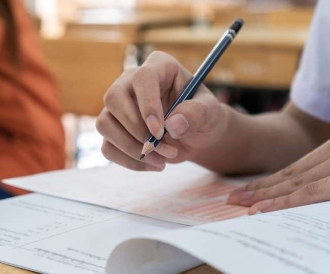 पीसीएस मुख्य परीक्षा में अब सात से नौ पेपर होंगे, जिसमें अंग्रेजी की संभवतः आवश्यकता होगी।