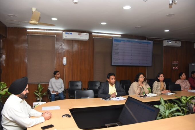 मोबाइल हेल्थ वैन और टेलीमेडिसिन के सम्बन्ध में मुख्य सचिव डॉ. संधु ने अधिकारियों की बैठक ली,शत-प्रतिशत संतृप्ति योजना तैयार करने के निर्देश दिए.