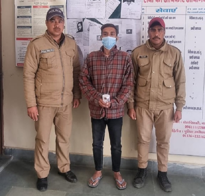 कैम्पटी पुलिस ने स्मैक की बड़ी खेप लेकर आए एक अभियुक्त को गिरफ्तार किया