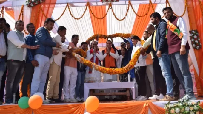 सीएम धामी ने टिहरी गढ़वाल को पांच अरब 33 करोड़ की विकास योजनाओं की सौगात दी