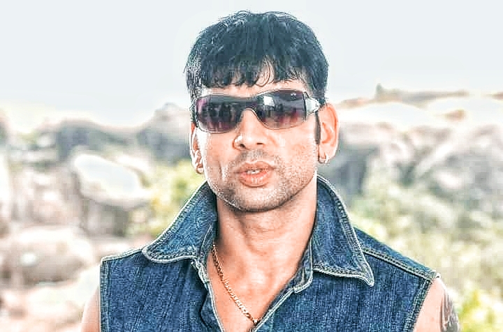 भोजपुरी फिल्म स्टार सुदीप पाण्डेय को अपने परिसर में बंद करने के आरोप में प्राथमिता दर्ज