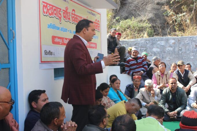 लखवाड़ बांध विकास एवं श्रम समिति के अध्यक्ष बचन सिंह पुंडीर की अध्यक्षता में बांध प्रभावितों की एक बैठक लखवाड़ बांध स्थल पर की गई