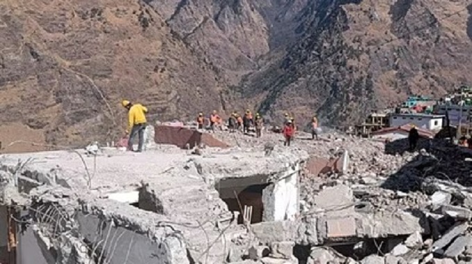 जोशीमठ डूबा : दोनों होटलों की तीन मंजिल तोड़ी, हेलंग-मारवाड़ी बाइपास का लोगों ने किया विरोध