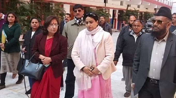 देहरादून : स्कूल में हिजाब पहने नजर आईं कई शिक्षिकाएं और छात्राएं, आयोग की टीम ने पाया ये हाल