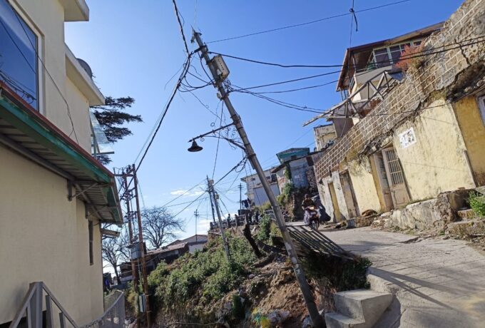 नगर पालिका के अध्यक्ष ने अधिकारियों को तुरंत लाइटें ठीक करने के निर्देश दिए क्योंकि कई स्थानों पर स्ट्रीट लाइट के खराब होने से क्षेत्र में अंधेरा रहता है.
