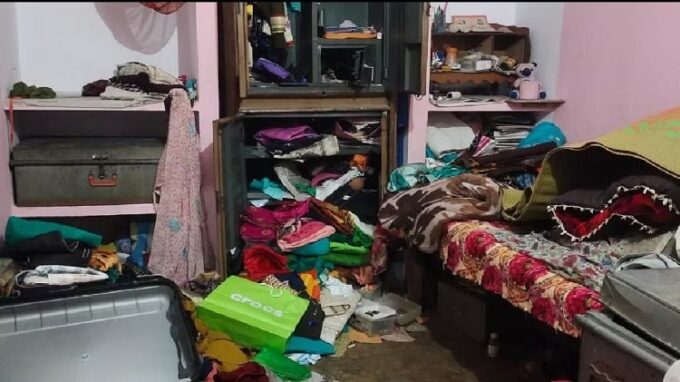 देहरादून:सोशल मीडिया पर मिले एक नौकर ने नगदी और जेवरात साफ किये .