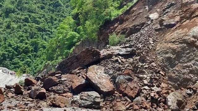 जोशीमठ : बद्रीनाथ हाईवे को बीआरओ की क्लीन चिट , यात्रा पर संशय के बादल घिरने लगे थे