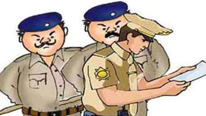 Roorkee Crime : फर्जी आयकर अधिकारी बनकर व्यवसायी के घर में घुसा गैंग, बीस लाख रुपये वसूल कर निकल गया.