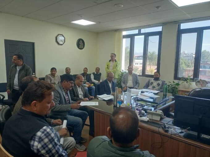 लखवाड़ बांध प्रभावित किसानों की मांगों पर चर्चा के लिए समिति के पदाधिकारियों ने ऊर्जा सचिव मीनाक्षी सुंदरम से मुलाकात की