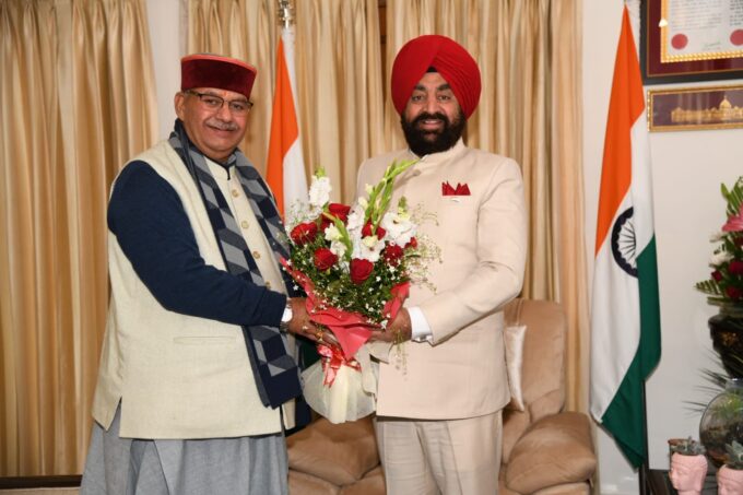 राजभवन में मंत्री गणेश जोशी ने राज्यपाल ले० जनरल गुरमीत सिंह से की शिष्टाचार भेंट।