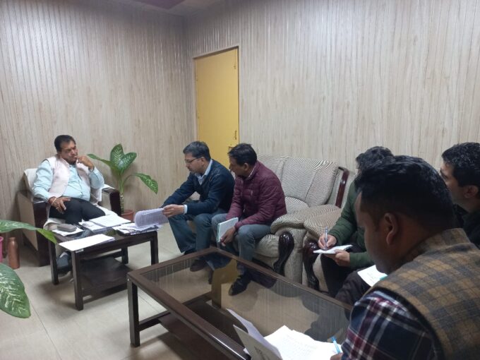 देहरादून : शहरी विकास मंत्री डॉ प्रेमचंद अग्रवाल ने विभागीय अधिकारियों के साथ निर्वाचन की तैयारियों तथा बजट के विभिन्न मदों की समीक्षा बैठक की।