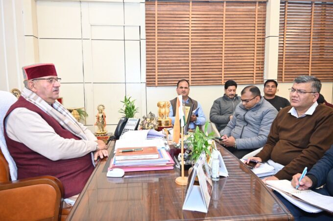 मंत्री गणेश जोशी ने मसूरी विधानसभा के अंतर्गत मोटर मार्ग के निर्माण के संबंध में पीडब्ल्यूडी और वन विभाग के अधिकारियों के साथ की बैठक।