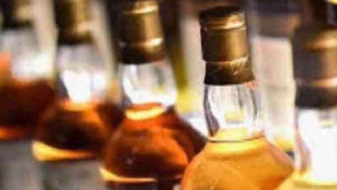 शराब की एक खाली बोतल के मिलेंगे 10 रुपये, जानिए क्यों शुरू की गई ये योजना?