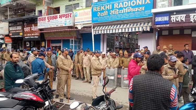 पुलिस के दावे खोखले नजर आ रहे हैं ,आंदोलन के लिए पैसा जमा किया जा रहा था ।