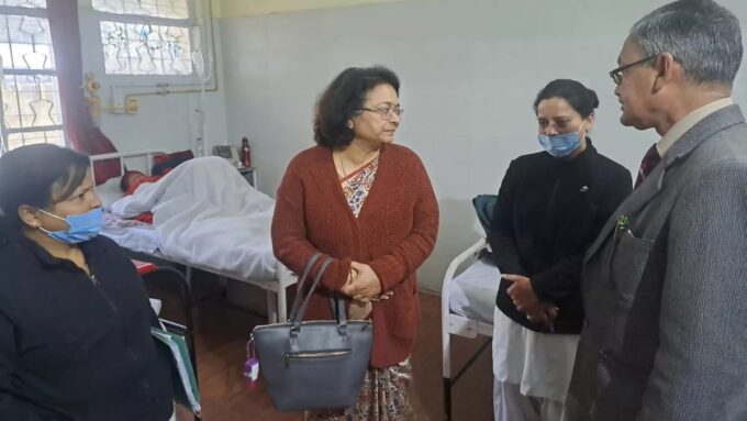 नैनीताल : पुरुषों के अस्पताल में दर्जनों वार्ड खाली, फिर भी महिलाओं के साथ किया पुरुष को भर्ती , नाराज डीजी हेल्थ
