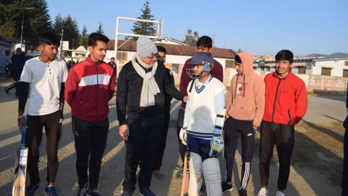 पुष्कर सिंह धामी : सूर्य देव को नमस्कार कर दिन की शुरुआत की, घूमने निकले, आम आदमी बन जनता से पूछा हाल
