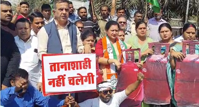 रुद्रपुर में गैस सिलेंडर की कीमतों में बढ़ोतरी के खिलाफ कांग्रेस का विरोध प्रदर्शन