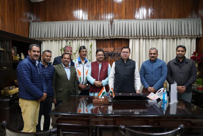 मुख्यमंत्री पुष्कर सिंह धामी से मिले क्रीड़ा भारती के प्रतिनिधिमंडल ने खेल विकास और खिलाड़ियों की हित से संबंधित ज्ञापन सौंपा.