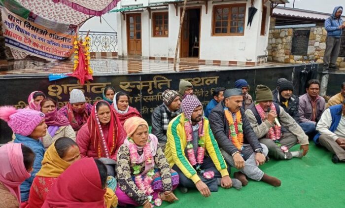भीषण सर्दी और बारिश के बावजूद शहीद स्थल पर 18वें दिन भी धरना जारी रहा