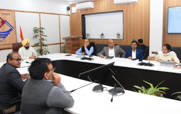 मुख्य सचिव डॉ. संधु ने डाटा लेक पर बैठक ली, विभागों को पोर्टल के माध्यम से समीक्षा शुरू करने के निर्देश दिए.