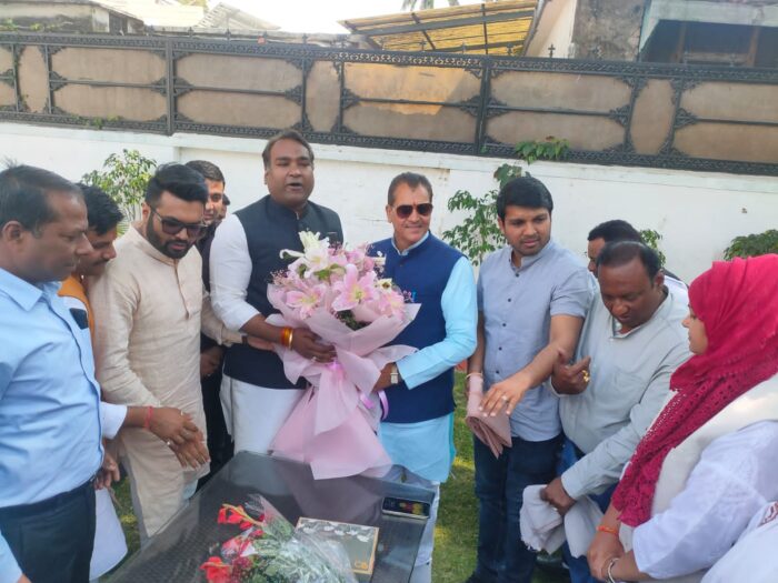 वित्त एवं संसदीय कार्य मंत्री डॉ प्रेमचंद अग्रवाल द्वारा प्रस्तुत किए गए बजट की सराहना करते हुए महानगर भाजपा कार्यकर्ताओं ने उनका भराड़ीसैण से देहरादून पहुंचने पर स्वागत किया