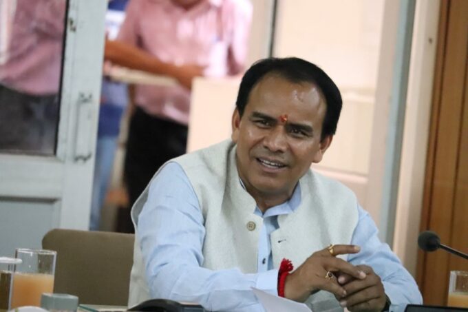 मेडिकल स्टोर में फार्मासिस्ट का होना अनिवार्य : डा. धन सिंह रावत