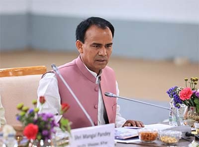 स्वास्थ्य मंत्री ने चेतावनी दी कि लापरवाह कार्यदायी संस्थाओं के खिलाफ सख्त कार्रवाई की जाएगी