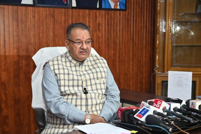 प्रदेश के ग्राम्य विकास मंत्री गणेश जोशी ने विधानसभा भवन में प्रेस कॉन्फ्रेंस की