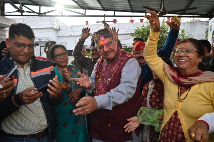 कैबिनेट मंत्री गणेश जोशी ने राजेंद्र नगर स्थित ओ.एन.जी.सी. संविदा कर्मचारी संघ द्वारा आयोजित होली मिलन समारोह में प्रतिभाग किया