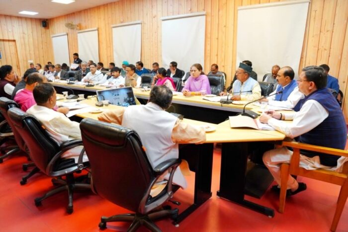 माह में दो बार विकास कार्यों की समीक्षा करें जिलाधिकारी : मुख्यमंत्री