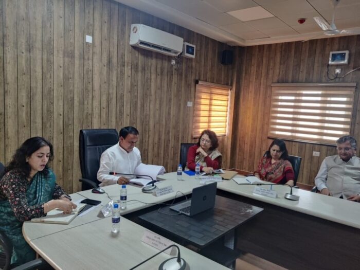 चारधाम यात्रा पर आने वाले तीर्थयात्रियों को बेहतर स्वास्थ्य सुविधा देने को तैयार है राज्य सरकार : डॉ. धन सिंह रावत