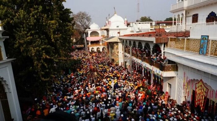 देहरादून झंडे जी : श्रद्धालुओं की भीड़ उमडी तो दिखा अद्भुत नजारा, देखें अस्थाना महाकुंभ की खास तस्वीरें