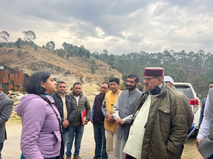 कृषि मंत्री गणेश जोशी ने किया औषधीय एवं संगध पादप संस्थान, महलचोरी का स्थलीय निरीक्षण।