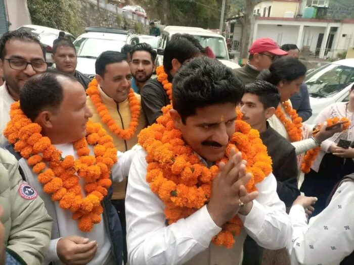 ओबीसी मोर्चा के प्रदेश उपाध्यक्ष राजेश नौटियाल का कैंम्पटी में भव्य स्वागत किया गया।
