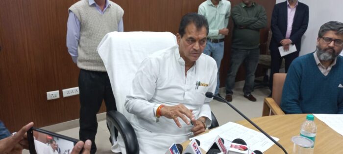 देहरादून : वित्त मंत्री डॉ प्रेमचंद अग्रवाल ने बिल लाओ और इनाम पाओ योजना के तहत चतुर्थ लकी ड्रा निकाला।