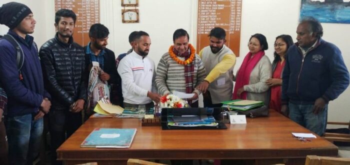 छात्रों की समस्याओं को लेकर प्राचार्य को शिकायती पत्र दिया गया