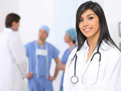 चारधाम यात्रा  रूटों पर स्वेच्छा से सेवाएं देने वाले डॉक्टरों को किया जाएगा तैनात