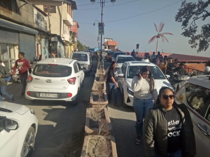 वीकेंड पर  मसूरी जाम से सराबोर रहा।,पुलिस लगातार व्यवस्था करने में लगी रही