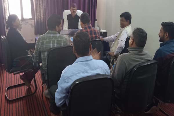 जिलाधिकारी मयूर दीक्षित ने यात्रा से जुड़े विभागीय अधिकारियों को सभी आवश्यक व्यवस्थाएं सुनिश्चित करने के निर्देश दिए